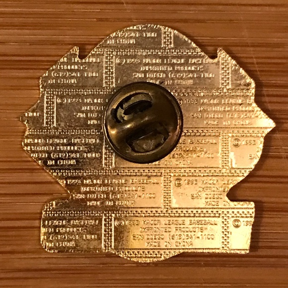 1993 World Series Pin - Bluejays Vs. Phillies - Picture 3 of 3